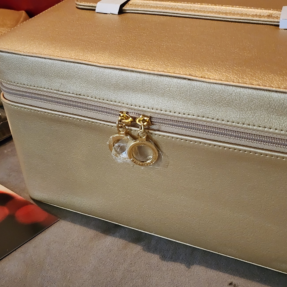 Estée Lauder Makeup Gift Set - Picture 6 of 7